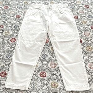 Michael Stars white pants w/ two pockets, size M.